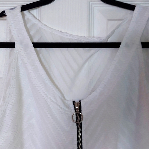 White lace tank top - Picture 2 of 3